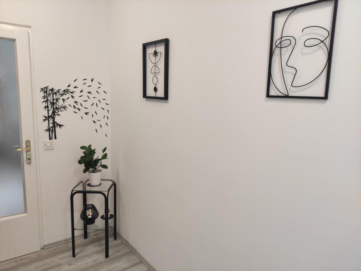 Apartman Iris S Terasom Риека Экстерьер фото