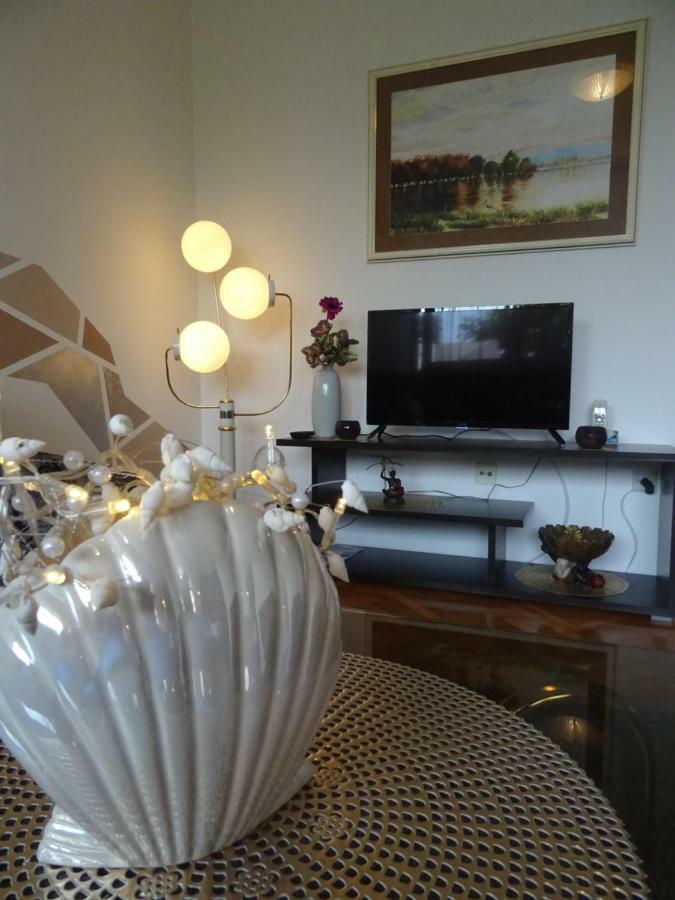 Apartman Iris S Terasom Риека Экстерьер фото