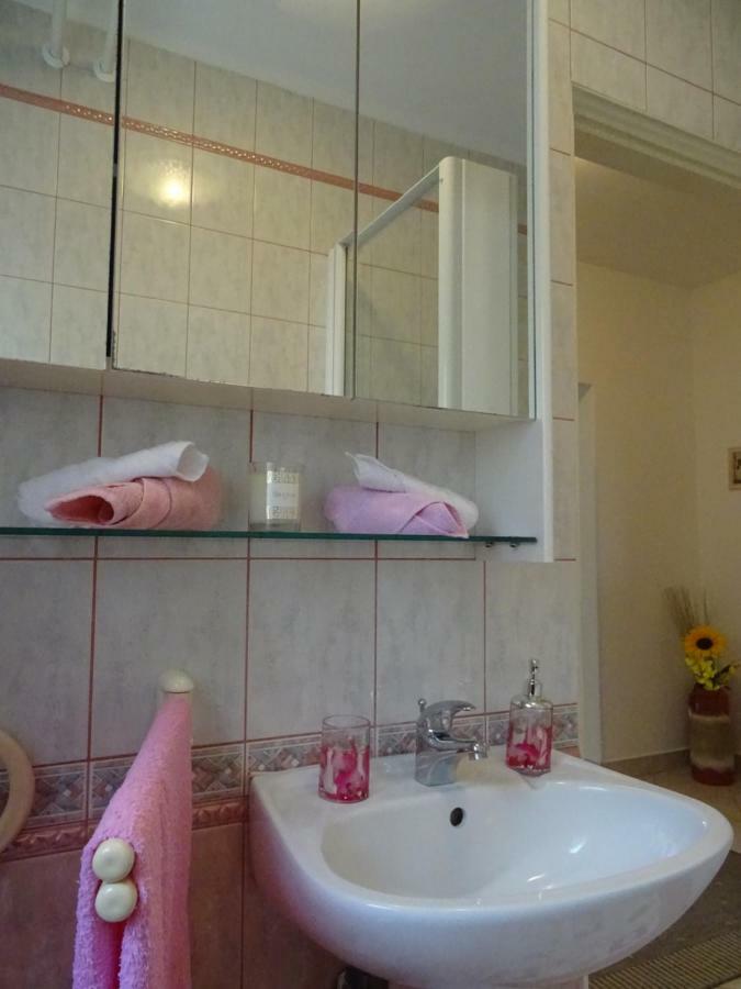 Apartman Iris S Terasom Риека Экстерьер фото